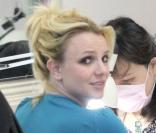 Britney Spears se rend chez un manucure dans un centre commercial de Los Angeles, mardi 4 janvier.