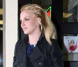 Britney Spears se rend dans un salon de manucure, vendredi 7 janvier, après être allée en studio d'enregistrement pour peaufiner son nouvel album.