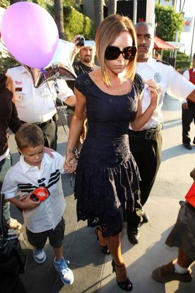 Victoria Beckham a fêté ses 34 ans avec son mari et leurs enfants, le 17/04/08