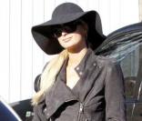 Paris Hilton rayonnante à Beverly Hills.