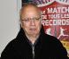 Le commentateur sportif Thierry Roland assiste au plus long match de football du monde, organisé par Panini, à l'occasion de la publication du 35e album de stickers des joueurs de football de Ligue 1 et Ligue 2.