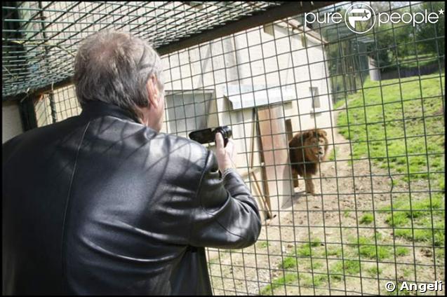 Yves Rénier et le lion Brutus