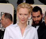 Tilda Swinton lors des Golden Globes le 16 janvier 2011 à Los Angeles