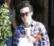 Pete Wentz emmène son petit Bronx chez Starbucks à Beverly Hills, Los Angeles, le 18 janvier 2011