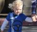 Pete Wentz emmène son petit Bronx chez Starbucks à Beverly Hills, Los Angeles, le 18 janvier 2011