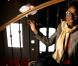 Yannick Noah, en duo avec Asa, accueille un peu plus le public dans son monde, avec la chanson Hello et son clip très nature et à la cool. Made in Noah, quoi.