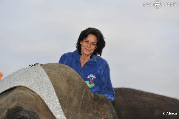 Stéphanie de Monaco rend visite aux artistes et aux animaux du 35e Festival du cirque de Monte-Carlo. 18 janvier 2011