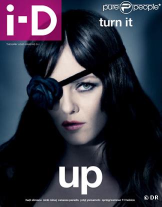 Vanessa Paradis pose pour Paolo Roversi pour le magazine ID