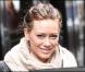 Hilary Duff quitte son hôtel parisien pour une séance de shopping, samedi 5 février.
