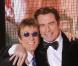 John Travolta revit La Fièvre du samedi soir non loin de Michael J. Fox !