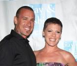 La chanteuse Pink et son mari Carey Hart, en mai 2010, à Los Angeles.