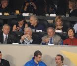 Catherine Zeta-Jones et Michael Douglas assistent en amoureux au Super Bowl, le 6 février 2011 à Dallas