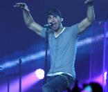 Enrique Iglesias en concert au Hard Rock Live, à Hollywood, le 10 février 2011