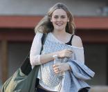 Alicia Silverstone à la sortie d\'un shooting pour le magazine Vogue, à Los Angeles, fin janvier 2011.