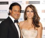 Elizabeth Hurley et Arun Nayar, Londres, le 30 octobre 2010 