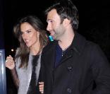 Alessandra Ambrosio et son compagnon à la sortie d'un restaurant à Los Angeles. Le 13 février 2011