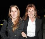 Sarah Ferguson et sa fille la princesse Beatrice à Londres après une soirée le 15 février 2011