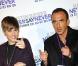 Justin Bieber et Nikos Aliagas lors de la première de Never Say Never au Grand Rex à Paris le 17 février 2011