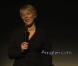 Alison Arngrim dans son spectacle Confessions d'une garce de la prairie