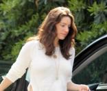 L'actrice Kelly Brook se rend au Urth Cafe à peine maquillée à Studio City, Los Angeles, le 21 février 2011 
 &nbsp; 