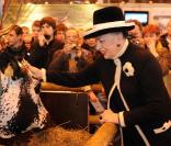 Geneviève de Fontenay et Barbara Morel posent au Salon de l'Agriculture, à la Porte de Versailles, à Paris, mardi 22 février.