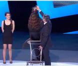 Antoine de Caunes a sympathisé avec une otarie, lors de la 36e nuit des César, vendredi 25 février 2011.