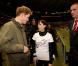 A la mi-temps du match Angleterre-France à Twickenham, le 26 février 2011, dans le Tournoi des VI Nations, le prince Harry a rencontré les protagonistes d'une manifestation caritative.