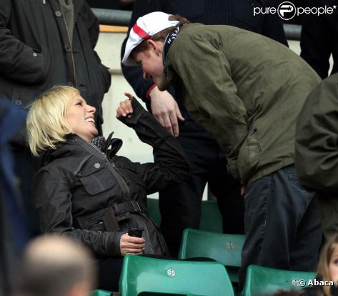 Zara Phillips était présente à Twickenham le 26 février 2011 pour regarder son futur époux Mike Tindall dans le crunch du Tournoi des VI Nations. Son cousin le prince Harry partageait la chaude ambiance du match avec elle !