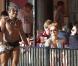 Hayden Panettiere prend un bain de foule à Venice Beach, le 22 février 2011