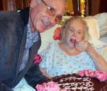 Zsa Zsa Gabor fête son 94e anniversaire avec le prince Frederic von Anhalt à son domicile de Bel Air, le 6 février 2011