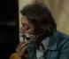 Serge Gainsbourg se rase à la télé, dans l'émission de Philippe Bouvard, en 1975