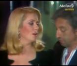 Serge Gainsbourg essaie d'embrasser et de toucher Catherine Deneuve, le 27 décembre 1980