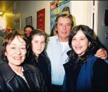 Annie Girardot et Alain Delon, avec la fille d'Annie, Giulia, et sa petite-fille Lola en 1997 