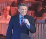 Salvatore Adamo sur le plateau des Années bonheur (France 2) enregistré le 2 mars et diffusé le 26 mars 2011