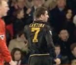 Eric Cantona agresse un supporteur de Crystal Palace, en 1995