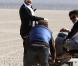 Eric Cantona en plein tournage pour la pub L'Oreal for men, dans le désert de Mojave, en Californie, le 14 février 2011
