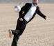 Eric Cantona en plein tournage pour la pub L'Oreal for men, dans le désert de Mojave, en Californie, le 14 février 2011