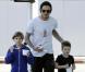 David Beckham et ses fistons dévorent des glaces, sans maman Victoria enceinte !