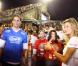 Gisele Bündchen et son mari Tom Brady font la fête et s'embrassent lors du Carnaval de Rio, le 6 mars 2011