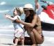 La nouvelle nounou des Becker avec Amadéus sur la plage de Miami le 8 mars 2011