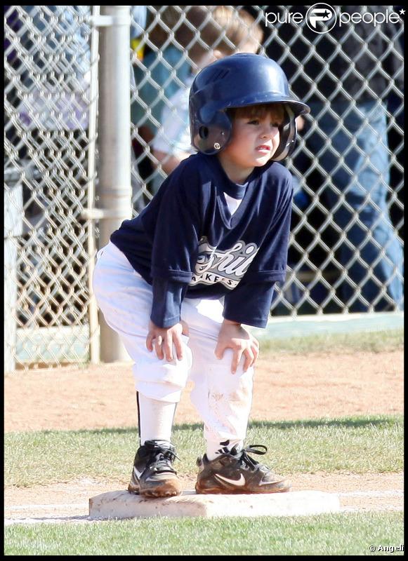 Sean Preston fait la fierté de ses parents, Britney Spears et Kevin Federline lors d'un match de baseball le 13 mars  