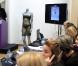 Vente aux enchères durant laquelle a été vendue la robe transparente portée par Kate Middleton il y a quelques années, à la Gallerie de Londres organisée par Kerry Taylor le 17 mars 2011 