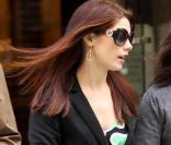 Ashley Greene s'offre un après-midi shopping à New York, avec ses parents Joe et Michelle, samedi 19 mars.