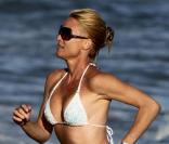 Nicollette Sheridan a toujours un corps de rêve à 47 ans. Chapeau.  <br />