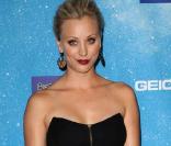 Kaley Cucuo, la seule fille de Big Bang Theory, ultra sexy dans sa robe très légère.  
