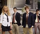 Blake Lively alias Serena Van Der Woodsen dans Gossip Girl. Dans la série, elle a tous les hommes à ses pieds ! La jupe y est certainement pour quelque chose !  