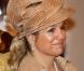 En visite officielle au Vietnam avec son époux le prince héritier Willem-Alexander, du 28 au 31 mars 2011, la princesse Maxima des Pays-Bas a osé tous les looks... A son arrivée à Hanoi, très chic dans son trench beige et bibi assorti. 