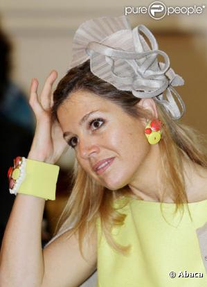 En visite au Vietnam avec son mari le prince héritier Willem-Alexander (28 au 31 mars 2011), la princesse Maxima des Pays-Bas a osé tous les looks... La robe citron &amp; co. qui fait tache, le 30, lors d'une réception à Ho Chi Minh Ville.