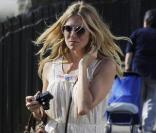 Sienna Miller profite du printemps, à Londres, le 8 avril 2011.