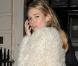 Sienna Miller sort de son restaurant préféré avec un ami, à Londres, le 7 avril 2011.